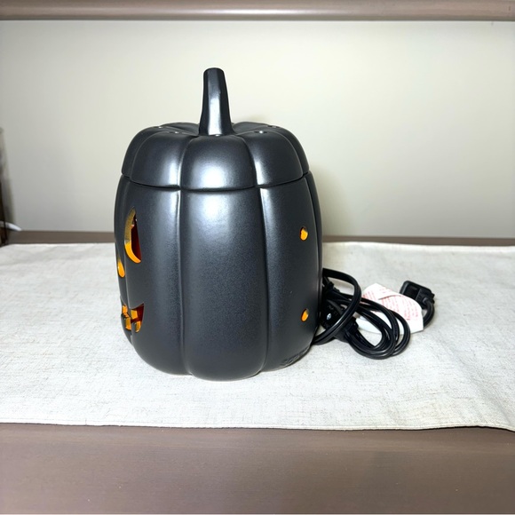 Scentsy Halloween Warmer ‘Jack’ Black Pumpkin Glow Jack-o’-lantern, Retired NIB - Picture 7 of 9